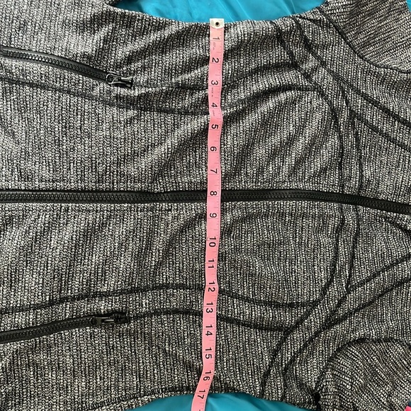 lululemon athletica Black and Gray Jacket - Picture 15 of 15